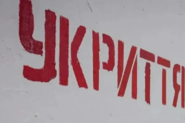 У Шевченківському районі уламки впали на 18-поверхівку: перебіг нічної атаки на Київ